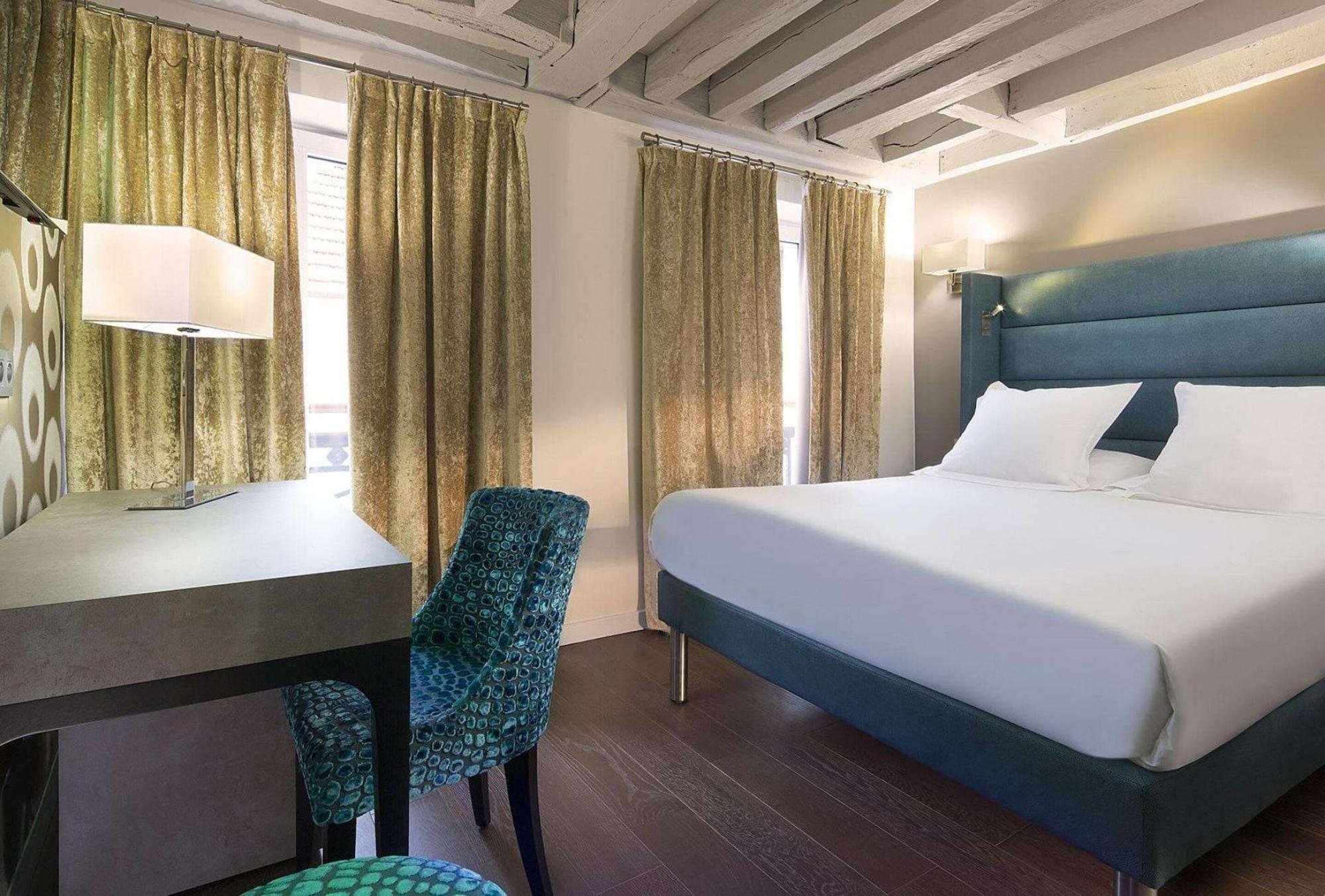 Hotel Jacques De Molay Paris